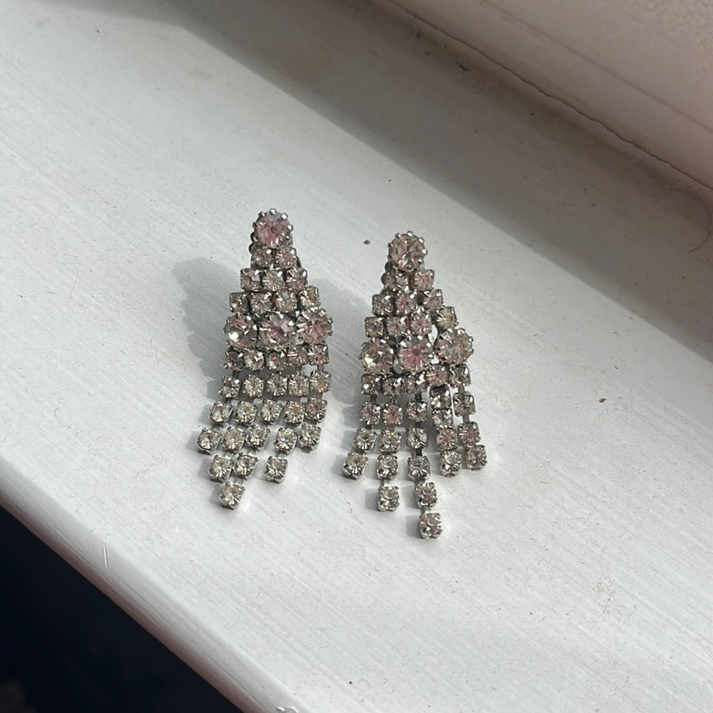 Vintage 1930’s antique clip on earrings. Like new condition. Silver.